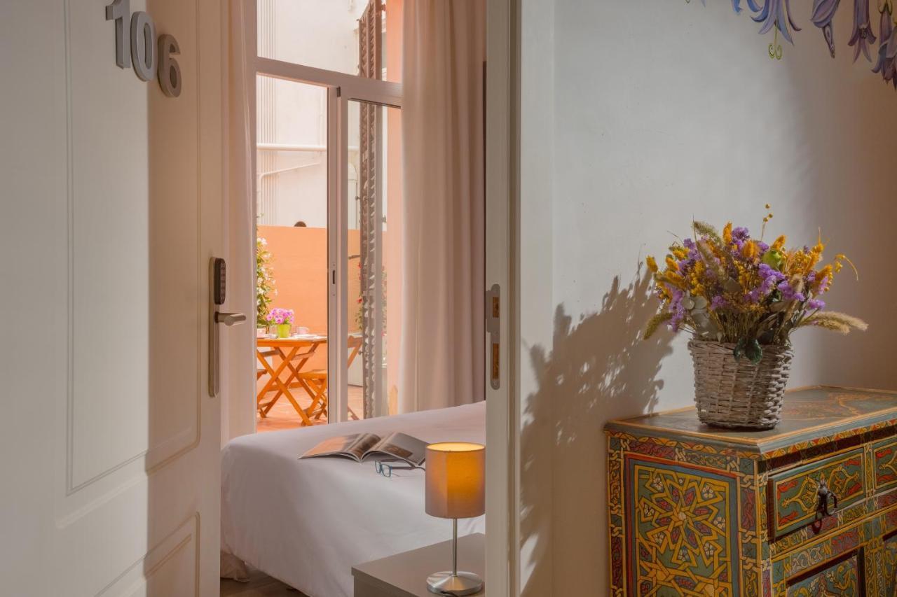 Antonios Hostal Sitges Exterior photo