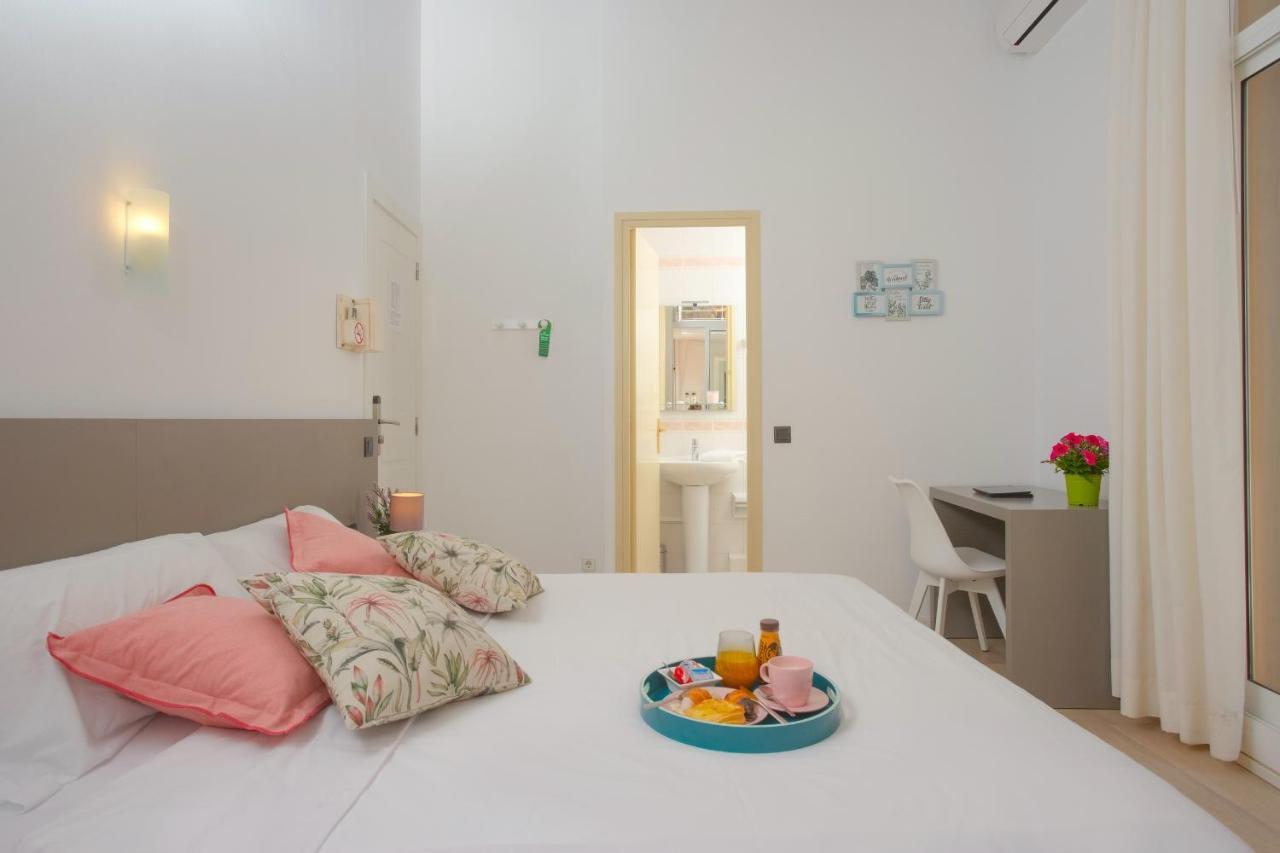 Antonios Hostal Sitges Exterior photo